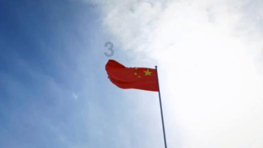 商贩占道经营，交警暖心劝离。为有温度的执法点赞！